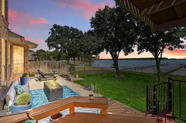 8913 Sunrise Point Court, Fort Worth, TX 76135