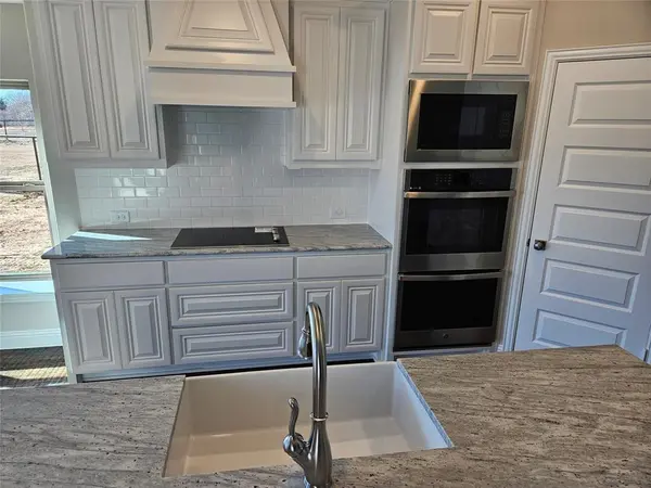 400 Willie's Court, Whitesboro, TX 76273