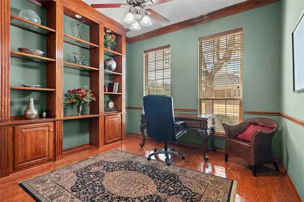 6211 Parkside Drive, Arlington, TX 76001