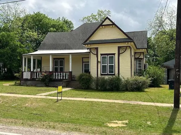 317 E Grand Street, Whitewright, TX 75491