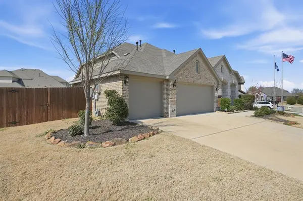 3209 Rosewood Drive, Glenn Heights, TX 75154
