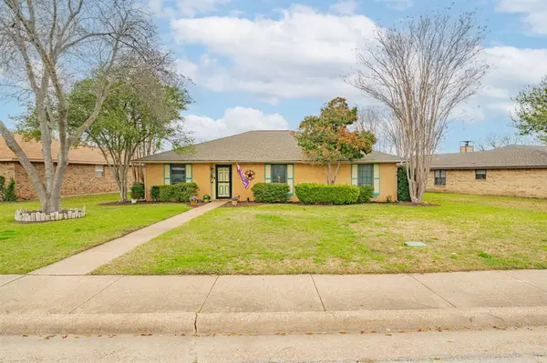 401 Meadow Ridge Drive, Cedar Hill, TX 75104