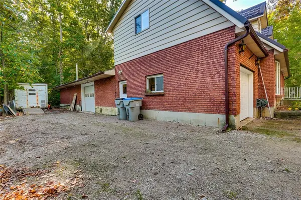 4690 FOREST Road, Brooke-alvinston, ON N0M 2S0