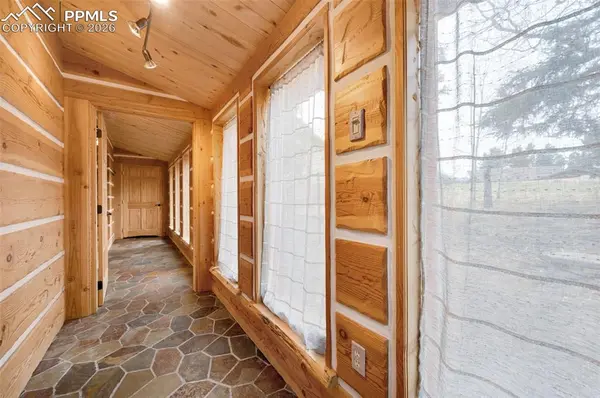 18 Holiday DR, Woodland Park, CO 80863