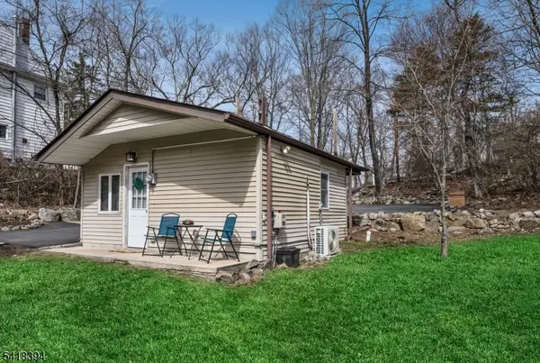 27 Mountain Ave, Wanaque Boro, NJ 07465