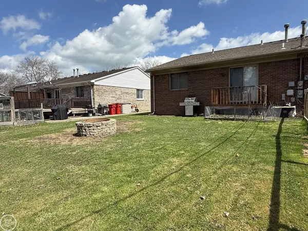 39131 Jefferson AVE, Harrison Twp, MI 48045