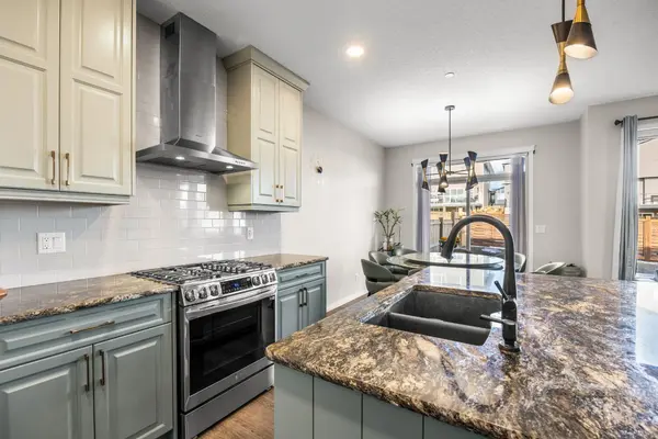 17 Calhoun CRES NE, Calgary, AB T3P 1X8