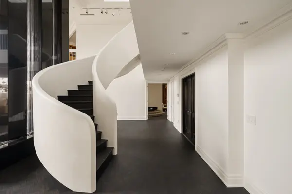 2 Lynwood AVE #PH1, Toronto C02, ON M4V 1K2