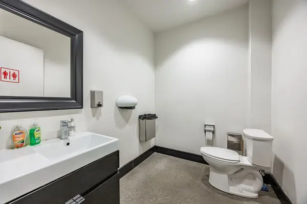 373 King ST W #3rd Floor, Toronto C01, ON M5V 2G5