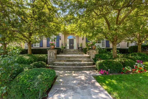 17 Bayview RDG, Toronto C12, ON M2L 1E3