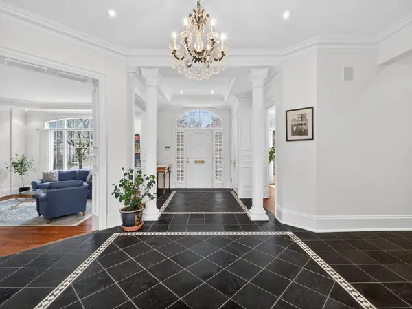 17 Bayview RDG, Toronto C12, ON M2L 1E3