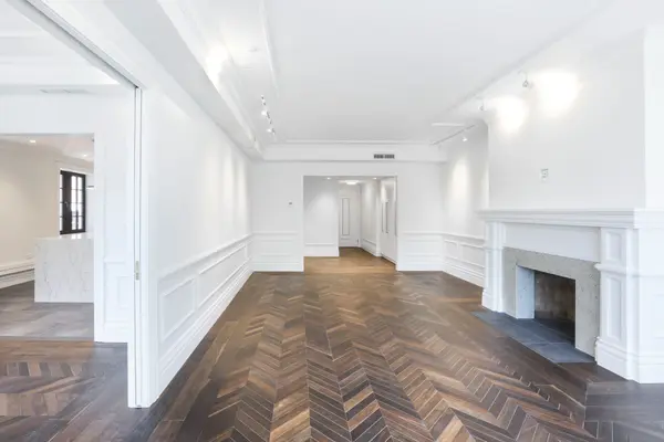 2 Clarendon AVE #201, Toronto C02, ON M4V 1H9