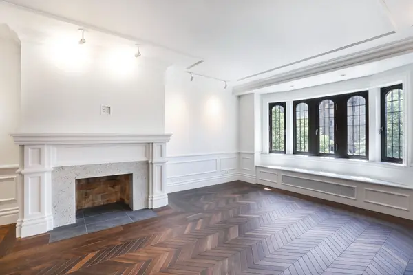 2 Clarendon AVE #201, Toronto C02, ON M4V 1H9