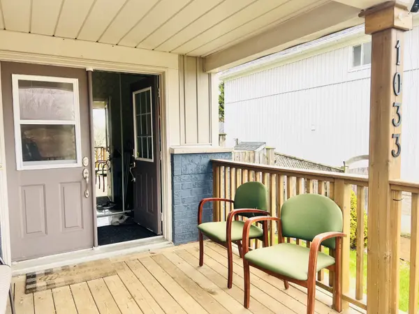 1033 Grandview ST N, Oshawa, ON L1K 2S8