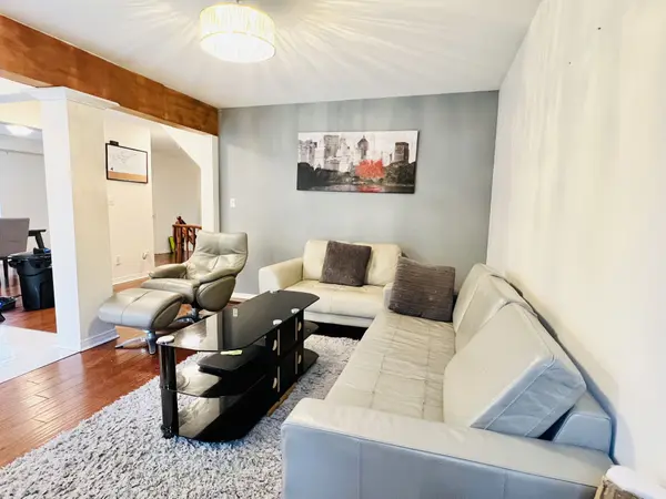 1033 Grandview ST N, Oshawa, ON L1K 2S8