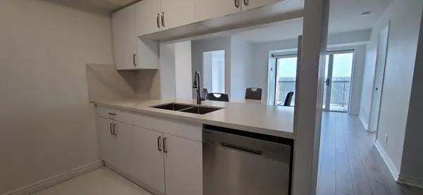 18 Mondeo DR #1422, Toronto E04, ON M1P 5C8