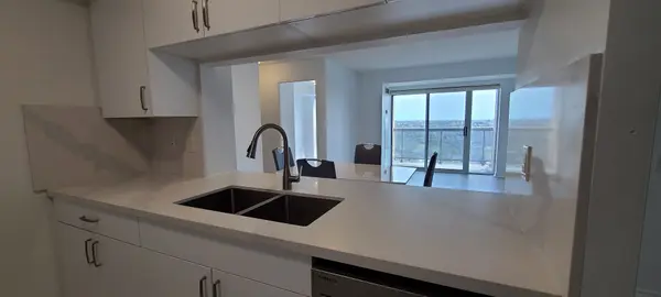 18 Mondeo DR #1422, Toronto E04, ON M1P 5C8