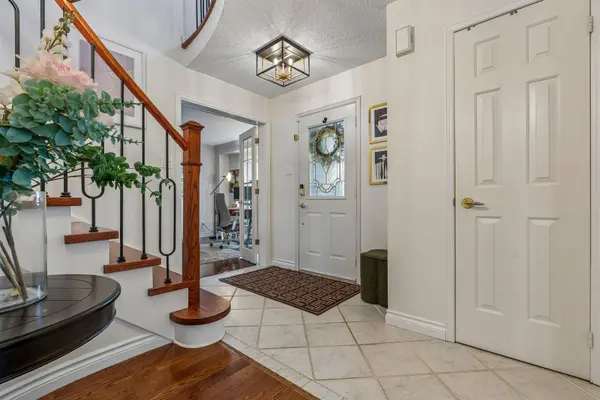 23 Fielding DR, Aurora, ON L4G 4Z4