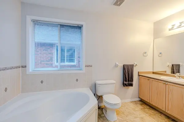 30 Hewitt PL, Barrie, ON L4M 7B3