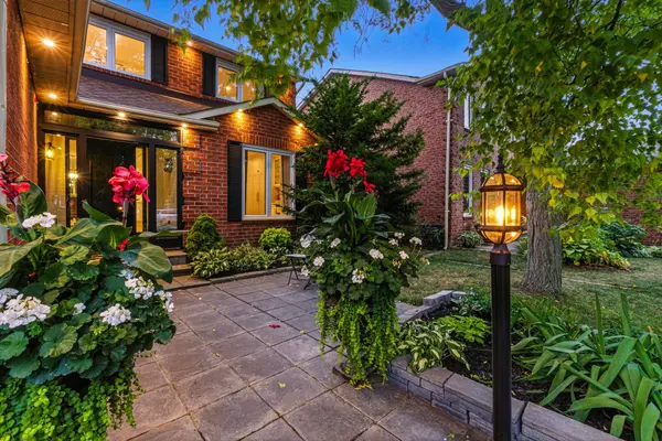 230 Poole DR, Oakville, ON L6H 3W4