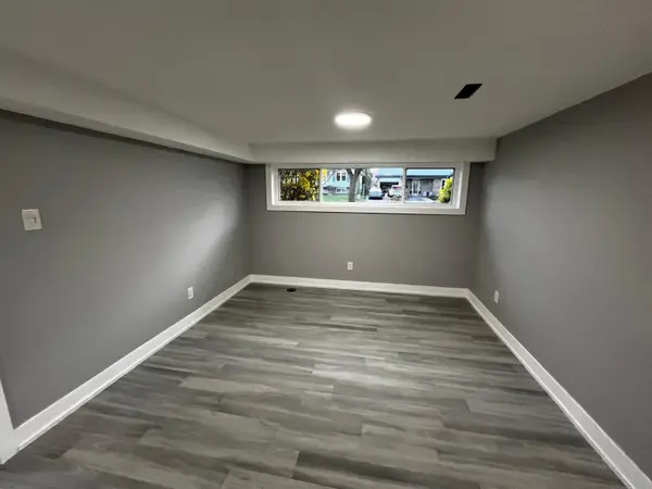 3140 Michael CRES #B, Burlington, ON L7M 1V4