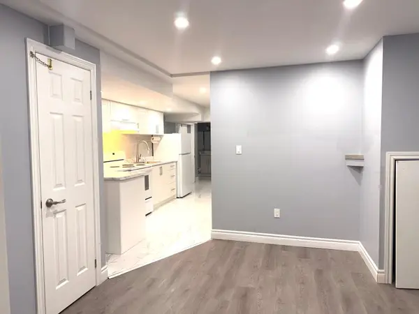 7332 Rosehurst DR, Mississauga, ON L5N 8P1