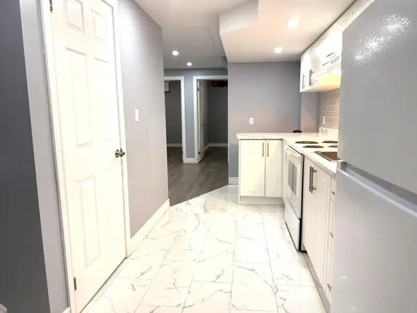 7332 Rosehurst DR, Mississauga, ON L5N 8P1