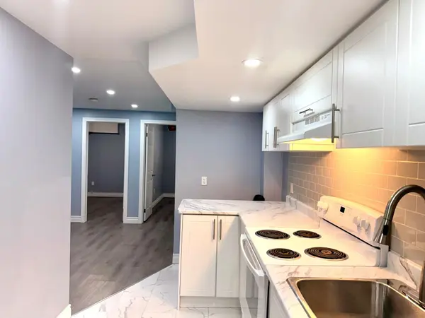 7332 Rosehurst DR, Mississauga, ON L5N 8P1