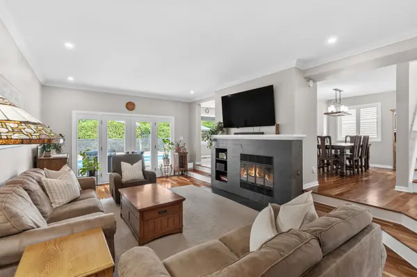 45 Townsend DR, Barrhaven, ON K2J 2T8