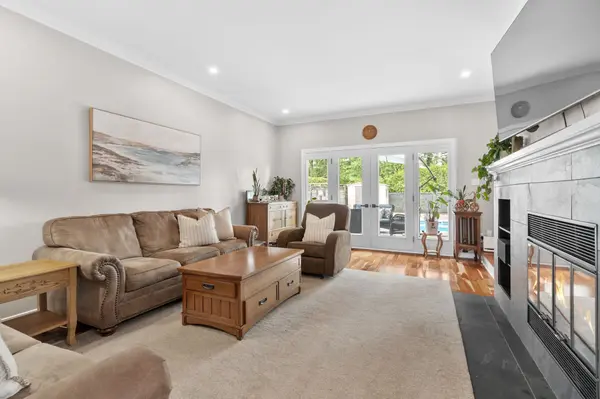 45 Townsend DR, Barrhaven, ON K2J 2T8