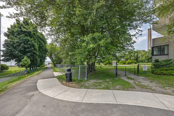 2 Mowat AVE #903, Kingston, ON K7M 1K1