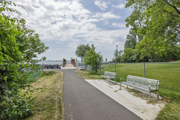 2 Mowat AVE #903, Kingston, ON K7M 1K1