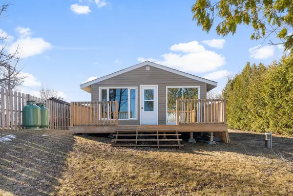 33 B Oakdale LN, Horton, ON K7V 3Z8