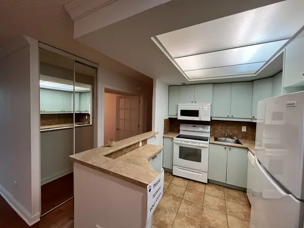 555 Brittany DR #403, Manor Park - Cardinal Glen And Area, ON K1K 4C5