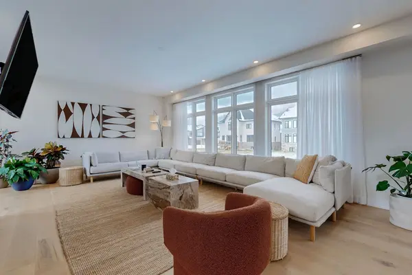 104 Stoneleigh DR, Blue Mountains, ON L9Y 0V1