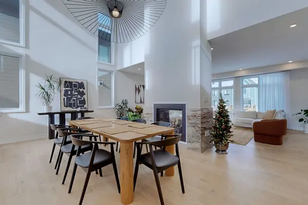 104 Stoneleigh DR, Blue Mountains, ON L9Y 0V1