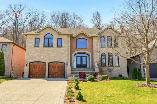 82 Maple DR, Hamilton, ON L8G 3C2