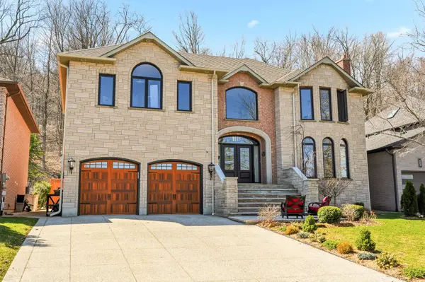 82 Maple DR, Hamilton, ON L8G 3C2