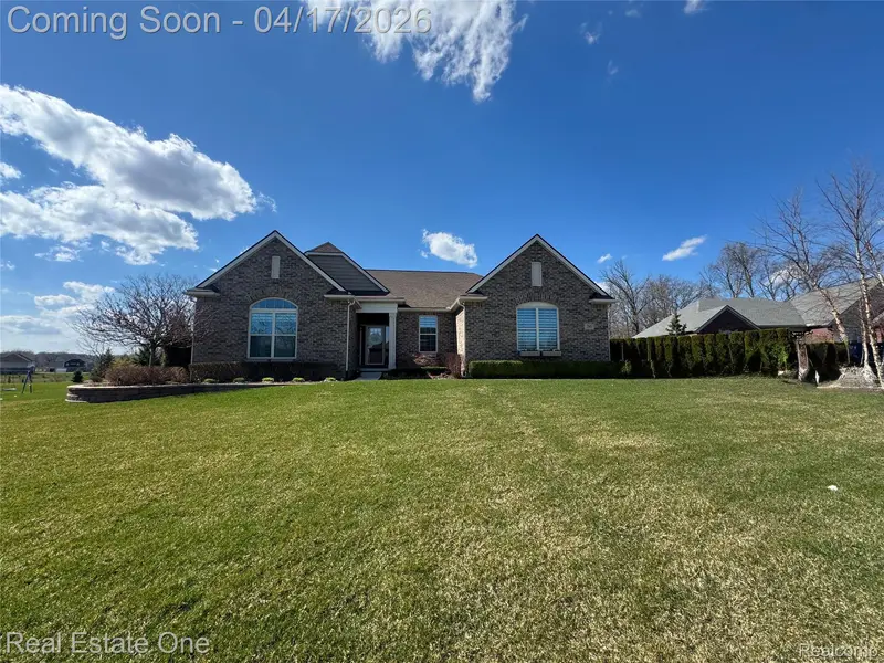 295 Eden Prairie DR, Oakland Charter Township, MI 48363