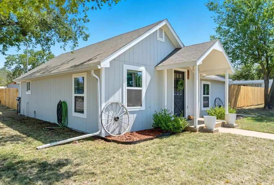 801 Carolina Street, Graham, TX 76450