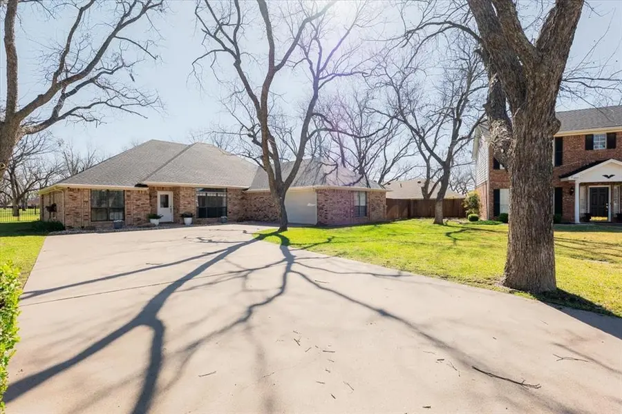 6105 Bontura Court, Granbury, TX 76049
