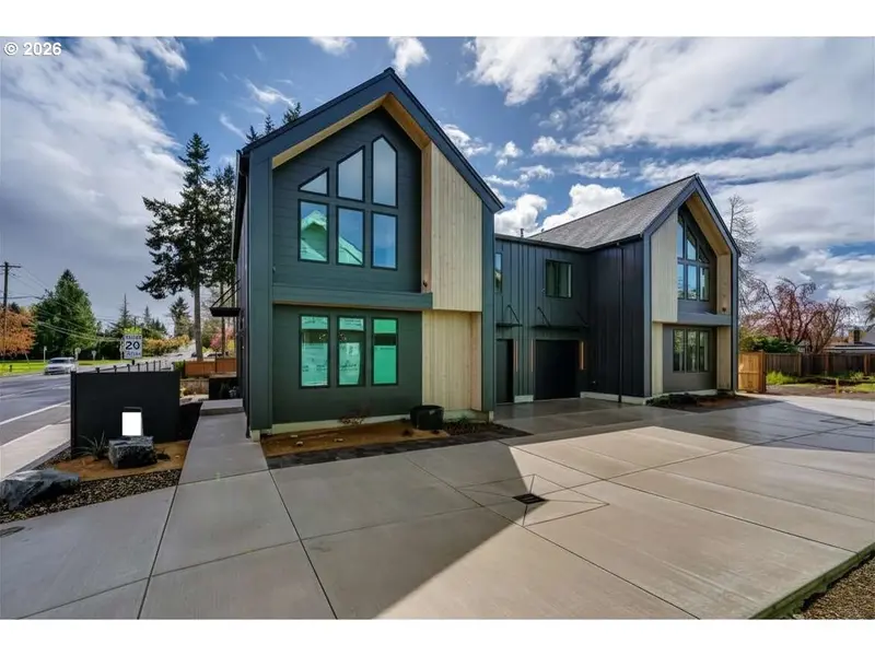 2624 GILHAM RD, Eugene, OR 97408