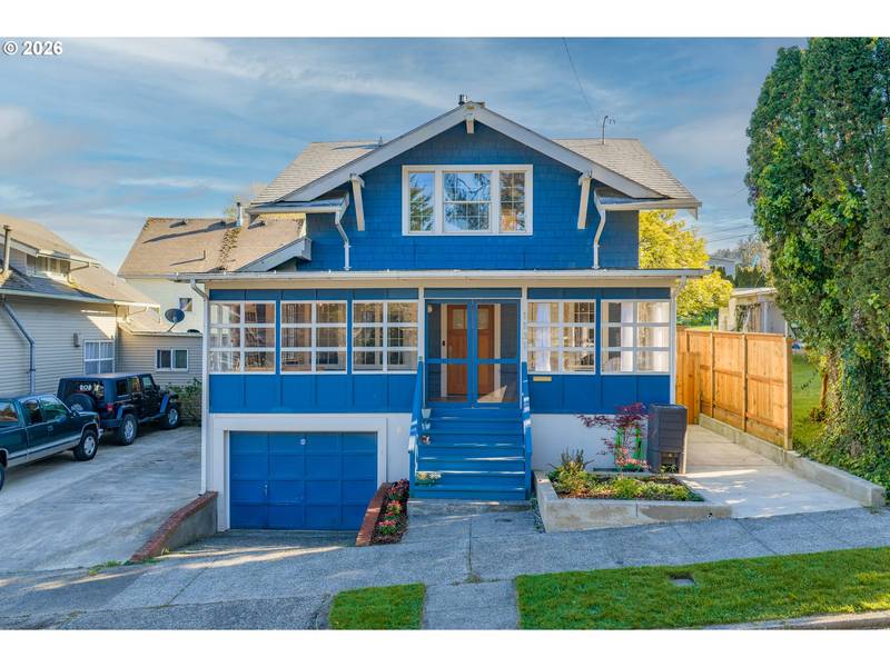 1131 COMMERCIAL AVE, Coos Bay, OR 97420