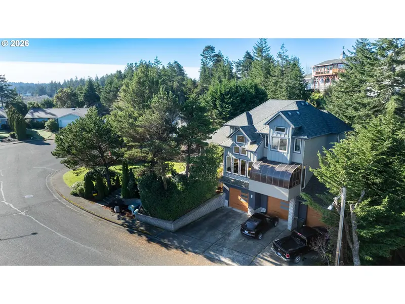 2024 CEDAR CT, North Bend, OR 97459