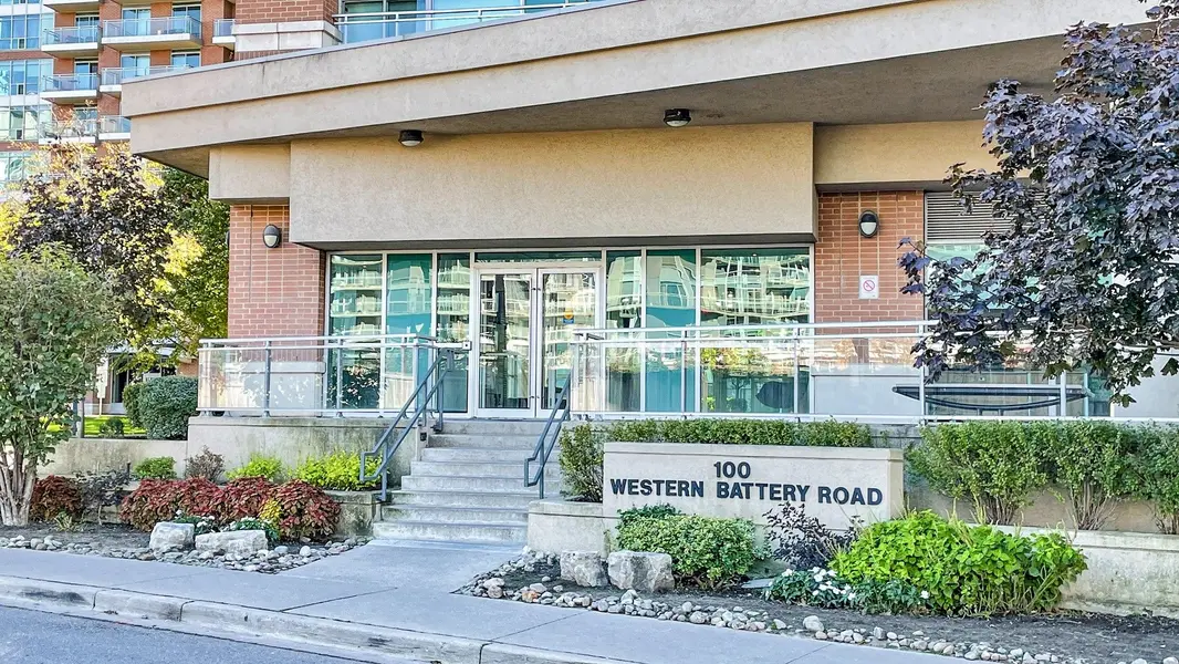 100 Western Battery RD #1107, Toronto C01, ON M6K 3S2