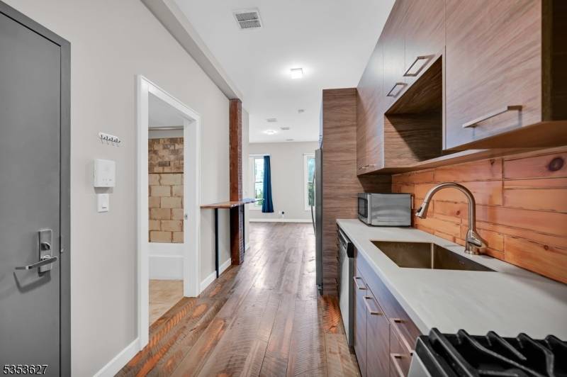 180 Spring St, Newton Town, NJ 07860