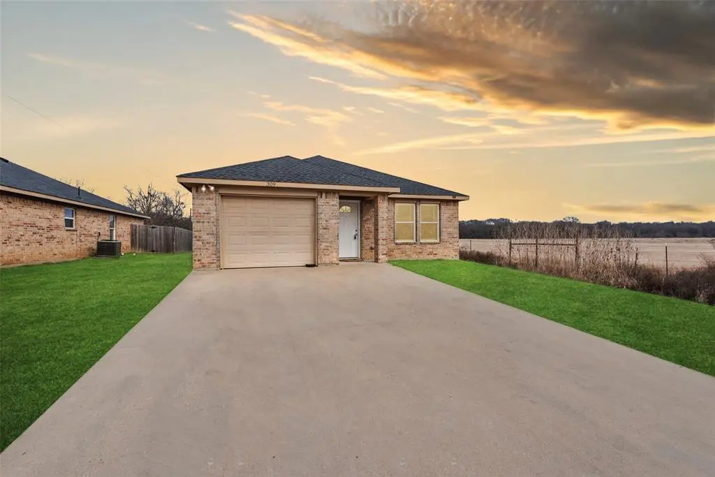 309 E 2nd Street, Maypearl, TX 76064