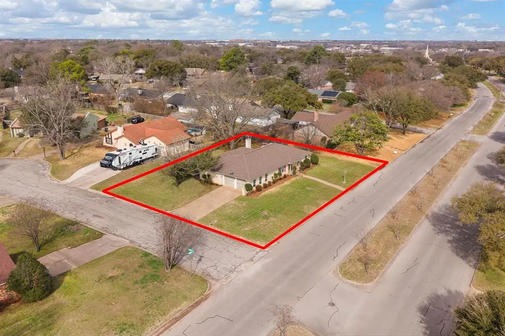 1002 Berkley Drive, Cleburne, TX 76033