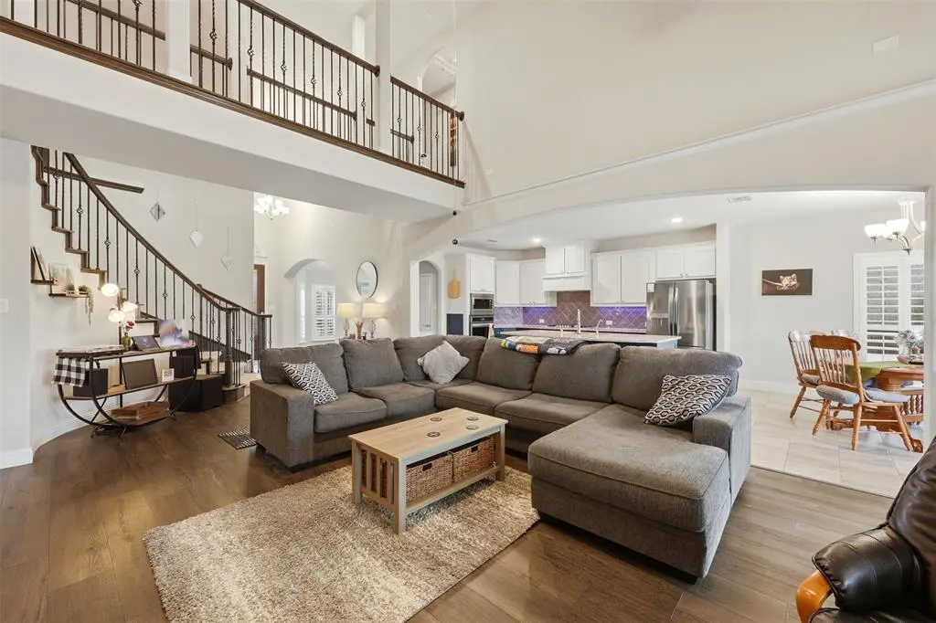 418 Crestview Drive, Midlothian, TX 76065