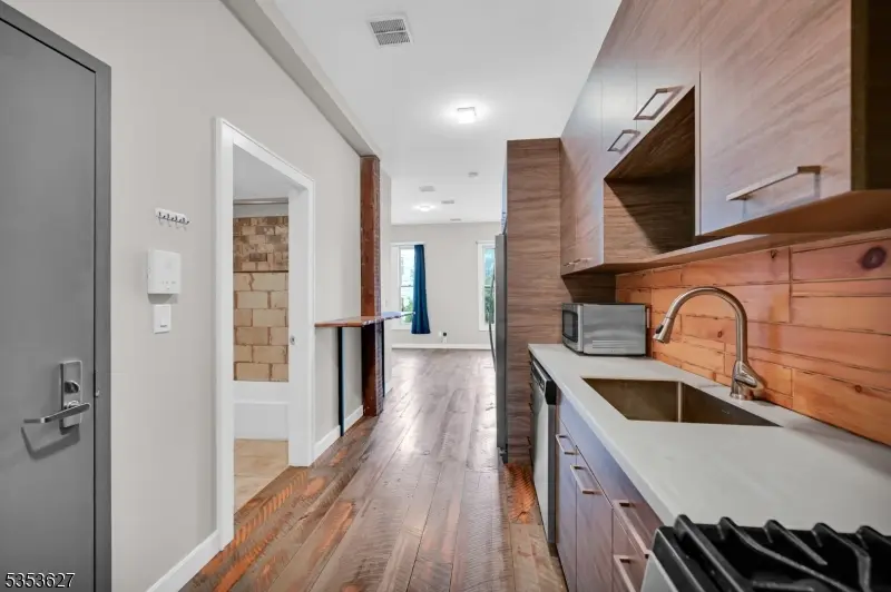 180 Spring St, Newton Town, NJ 07860